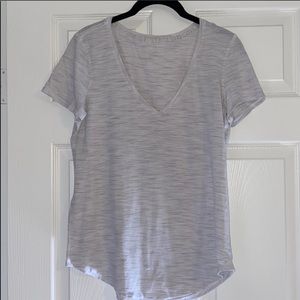 Lulu Lemon 🍋 V Neck Tee
